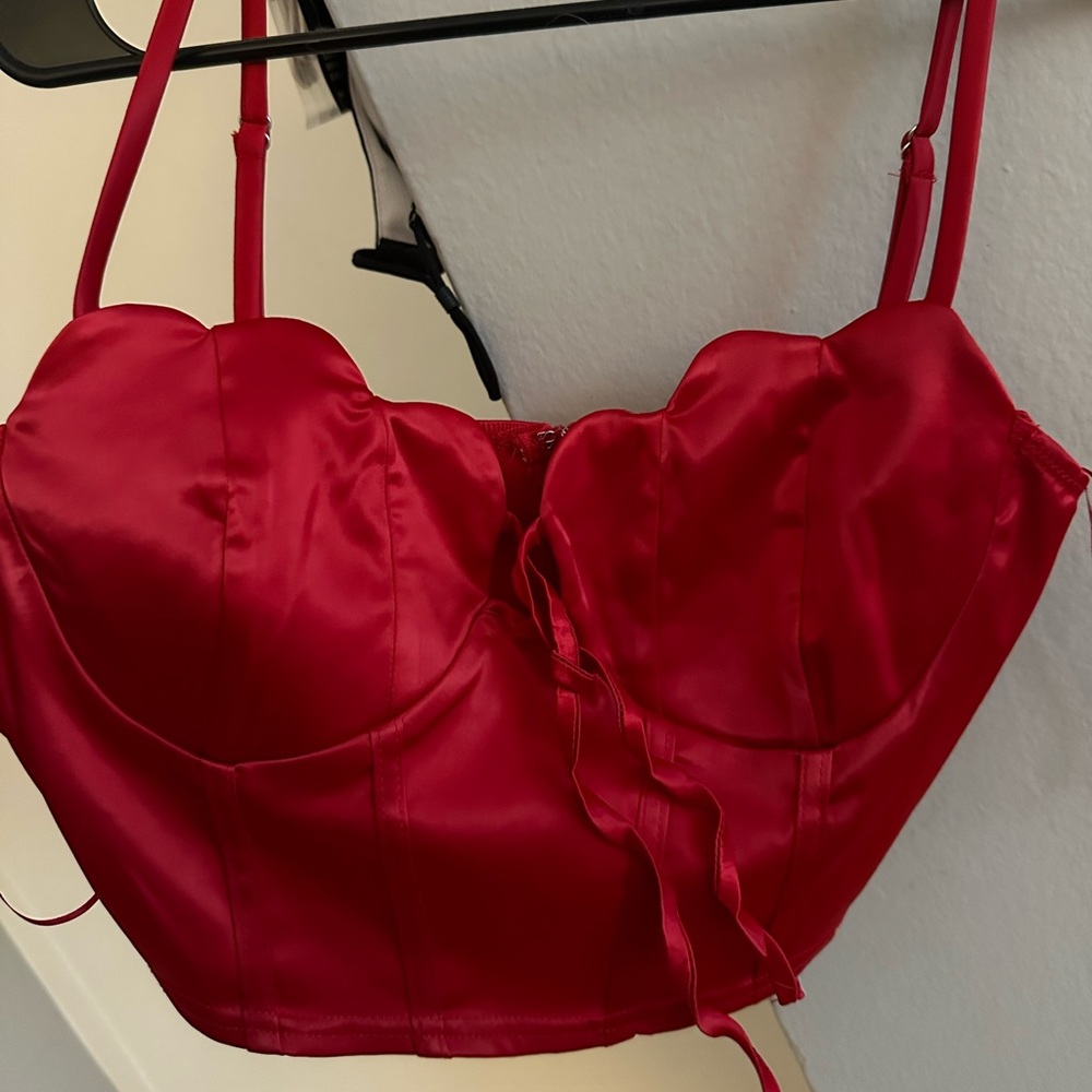 Privy red crop top NWT size L